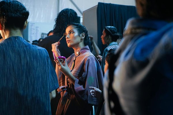 Découvrez l'élégance de la combinaison femme vert sauge